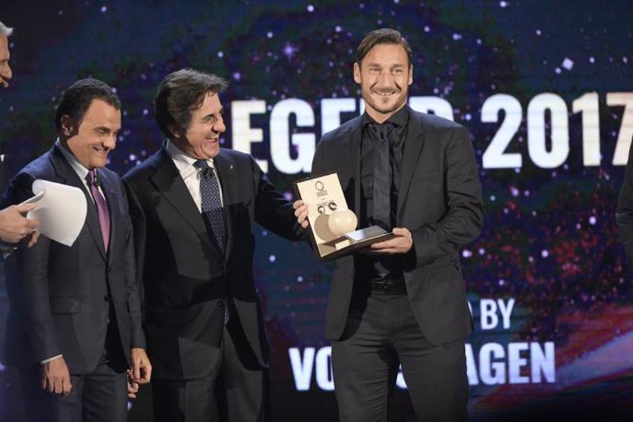 Francesco Totti premiato ai Gazzetta Sports Awards: è tra le 